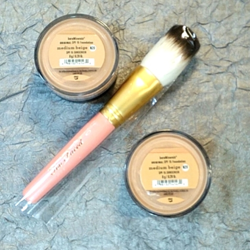 BareMinerals (2) MEDIUM BEIGE & Brush